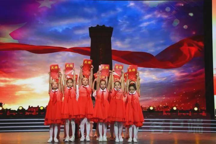要“颜值”还是选“内在”？50名草莓“佳丽”现场PK，来看→